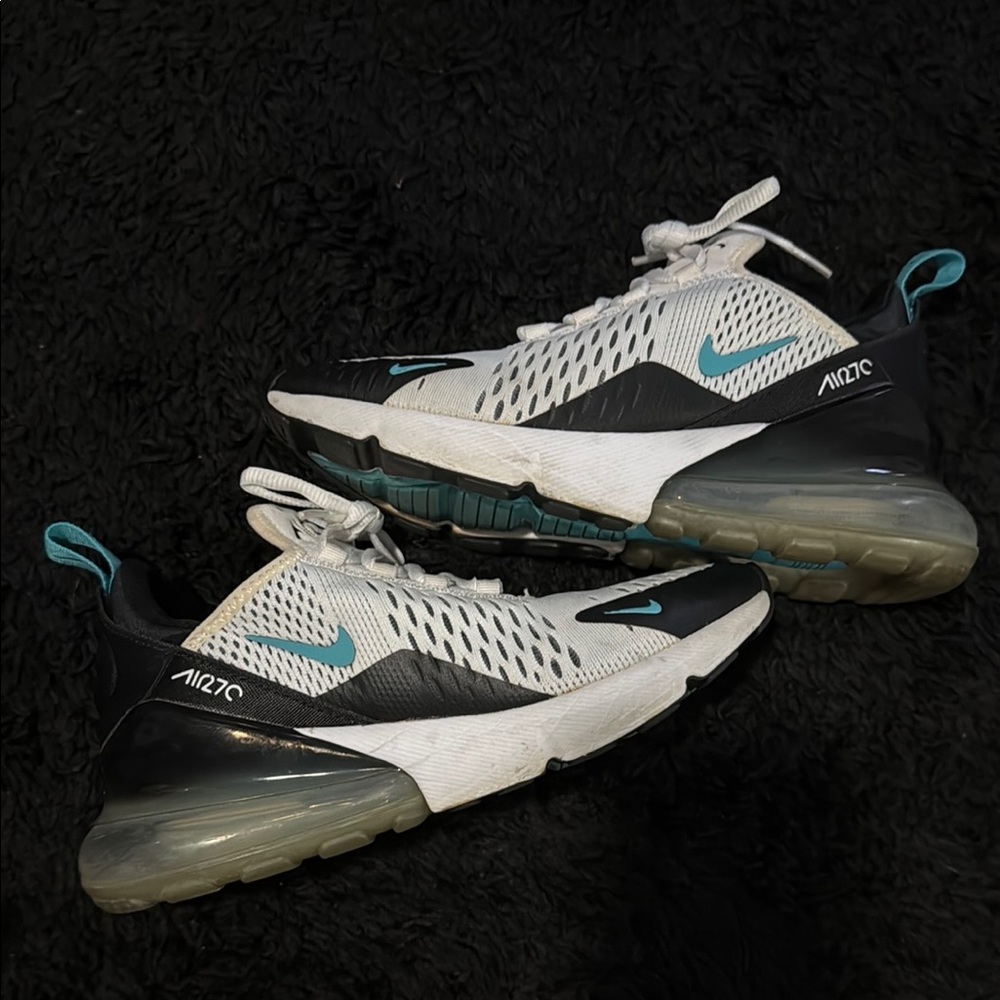 Youth/ Big Kids Size 5 - Nike Air Max 270